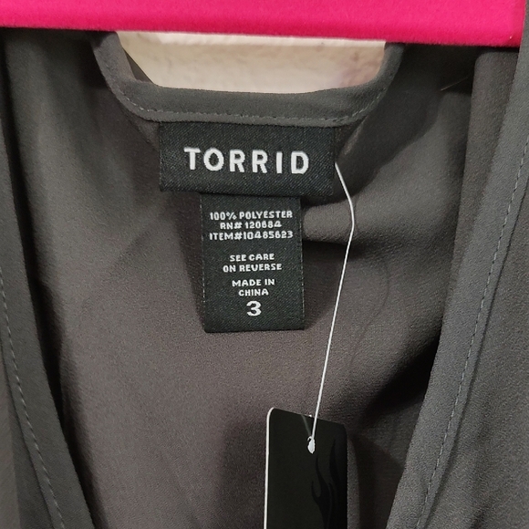 Torrid Charcoal Cap Sleeve Blouse Size 3 - Picture 3 of 4